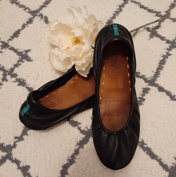 Tieks Shoes - Tieks Classic Matte Black Flats Size 7